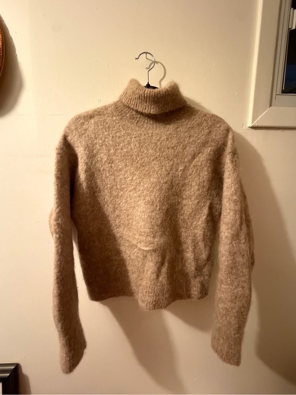 Little Moon Cozy Turtleneck Alpaca-
Sweater in Camel
